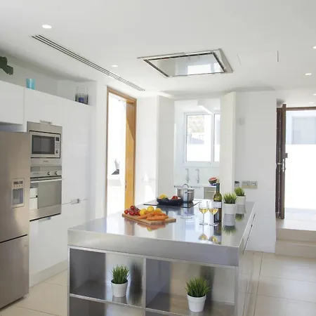 Villa Goodness Offers Magnificent Coastal Views Protarász